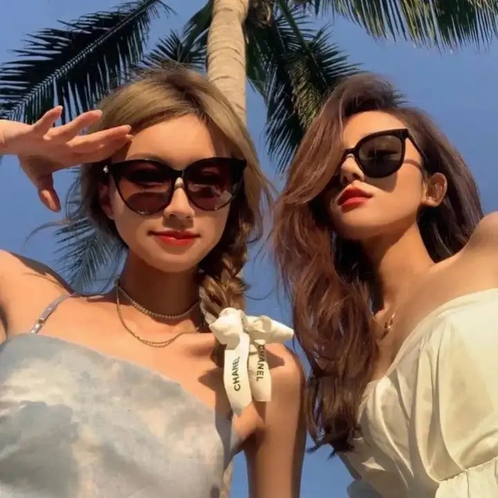 男孩超级白